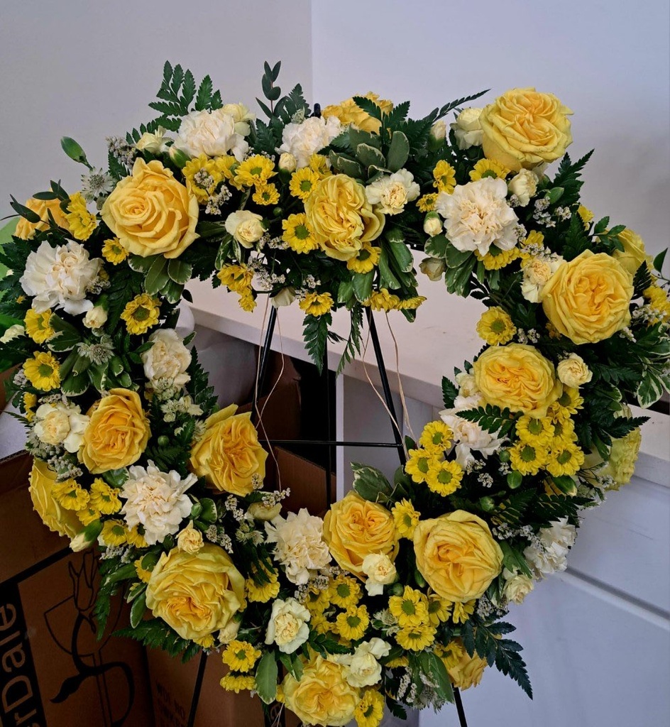 Wreath yellow Heart 18in.jpeg